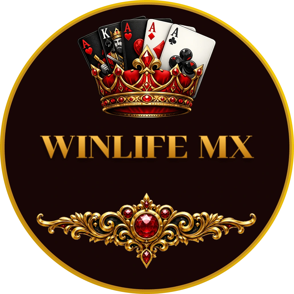 Primer plano de un crupier de casino sonriente sosteniendo fichas coloridas frente a una rueda de ruleta en el casino en línea WINLIFE MX en México